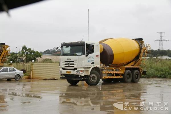 30臺(tái)攪拌車惠州交車，“限時(shí)服務(wù)承諾”為用戶保駕護(hù)航！7.jpg